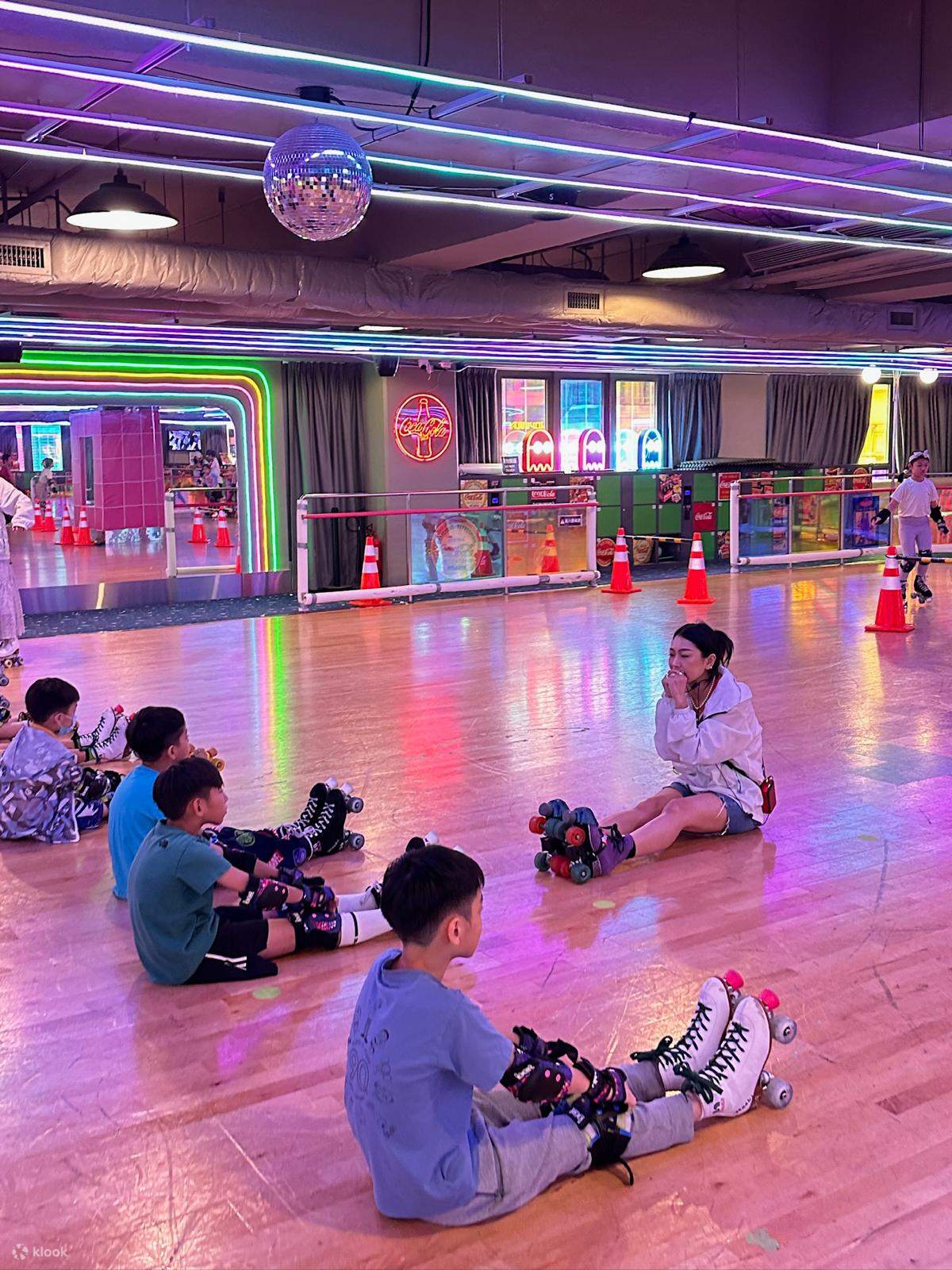 Bun's 2020 ประสบการณ์สเก็ตอินไลน์สไตล์เรโทรในร่ม｜ไล่จือ角｜ไคว่ชุง